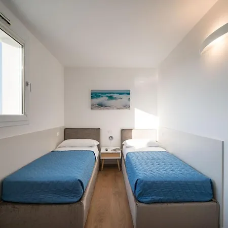 Torre Bianca * 利尼亚诺萨比亚多罗